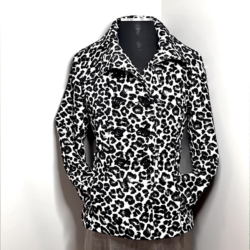 New Leopard double breasted coat! 2 side pockets, fully lined 5 button closure!